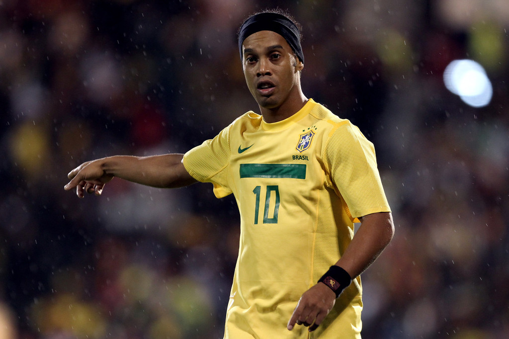 Tiết lộ lý do thực sự khiến Ronaldinho bị tống khỏi Barca, nguyên nhân  chính liên quan tới Messi
