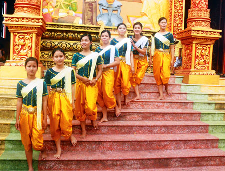 Trang phục truyền thống của phụ nữ Khmer | baotintuc.vn
