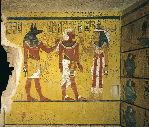 Sao lăng mộ Pharaoh Tutankhamun không chỉ là một hiện vật cổ đại, mà còn đại diện cho một văn hóa, một sự hiểu biết về cách sống và chết của những người Ai Cập xưa. Hãy để hình ảnh này đưa bạn trở về thời đại đầy thần bí và phiêu lưu.