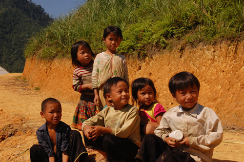 Thiếu sân chơi cho trẻ em vùng cao | baotintuc.vn
