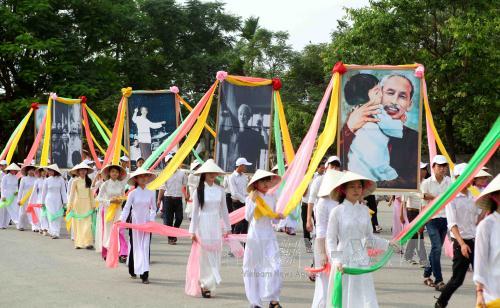 Lễ rước ảnh Bác Hồ | baotintuc.vn