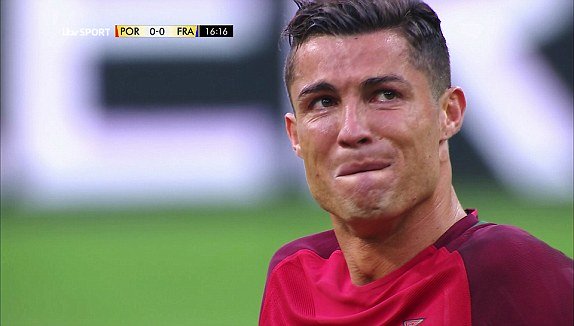 Những giọt nước mắt của Cristiano Ronaldo | baotintuc.vn