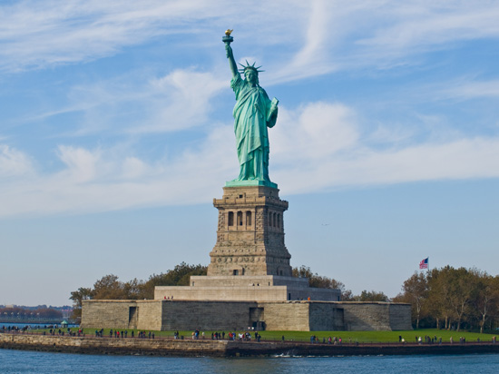 Ý nghĩa ngọn đuốc trên tay tượng Nữ thần Tự do ở Mỹ
