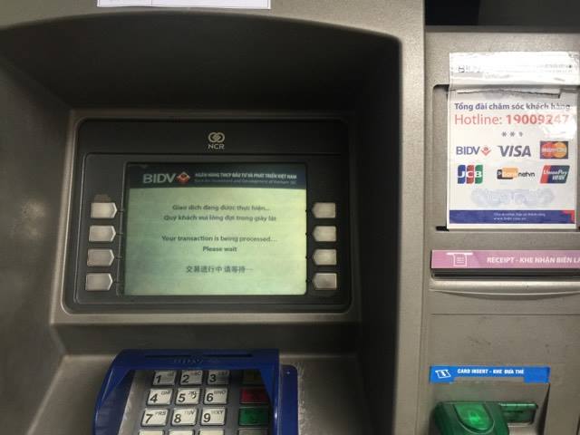 ATM: Tận hưởng khả năng rút tiền mặt dễ dàng tại bất kỳ địa điểm nào với ATM. Đây thực sự là một cách đơn giản và thuận tiện để quản lý tài chính của bạn mà không phải đi đâu xa.