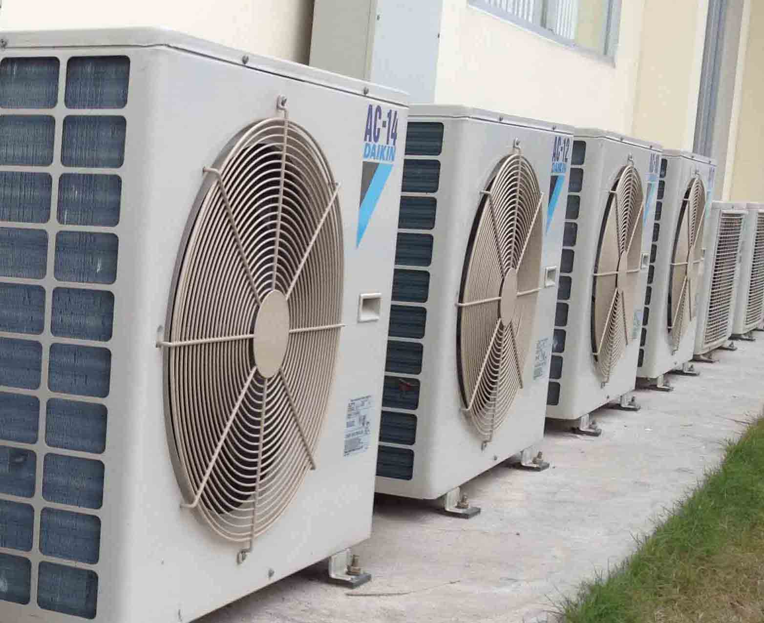 Lợi dụng nắng nóng, thợ sửa máy lạnh giở chiêu móc túi khách hàng |  baotintuc.vn