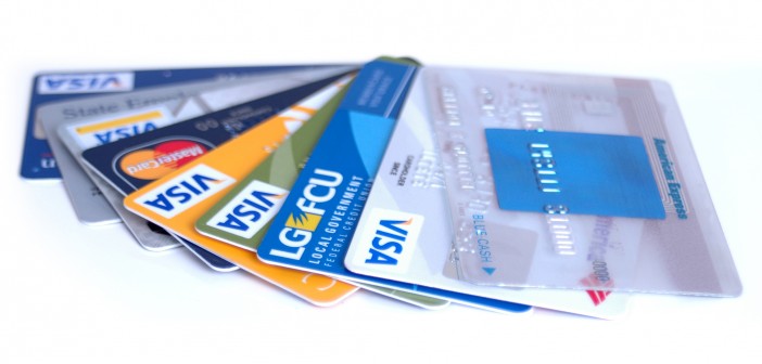 Dùng thẻ ngân hàng là một trong những phương thức thanh toán an toàn và thuận tiện nhất hiện nay. Hãy khám phá hình ảnh liên quan đến việc Dùng thẻ ngân hàng và tìm hiểu thêm về những lợi ích của việc sử dụng thẻ ngân hàng.