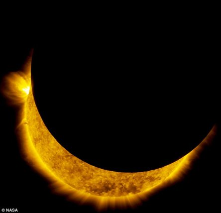 Nhật thực: Được chứng kiến một trận nhật thực là một trải nghiệm tuyệt vời và hiếm có. Quan sát những tia nắng cuối cùng chiếu qua địa cầu trước khi bị che phủ hoàn toàn bởi vòng trăng đen tối. Đây là một khoảnh khắc khó quên để chứng kiến trên trái đất.