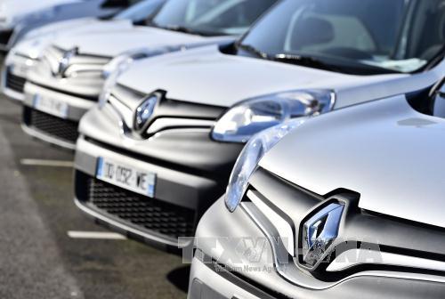 Renault resumes car production in Russia
