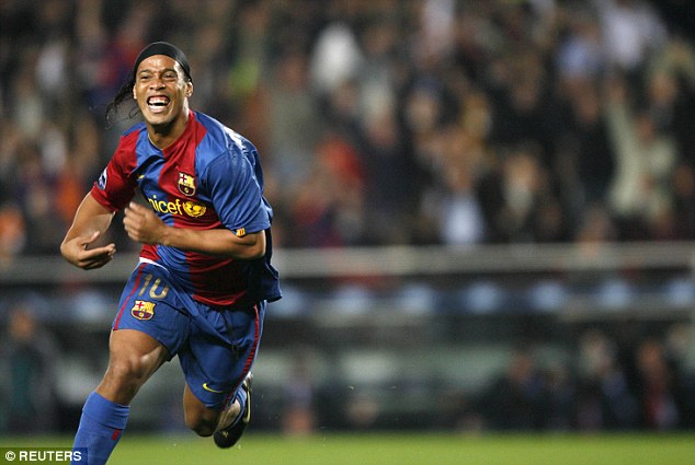Ronaldinho gạt C.Ronaldo khỏi danh sách 11 ngôi sao của Champions League |  Báo Dân trí