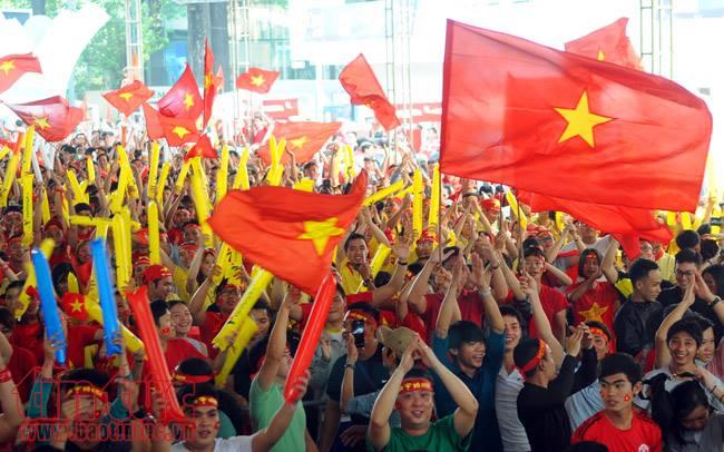 Đủ kiểu cổ vũ đội tuyển U23 Việt Nam tại TP Hồ Chí Minh | baotintuc.vn