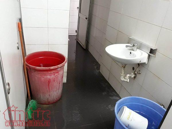 Nhà vệ sinh bệnh viện vẫn là nỗi sợ của người bệnh | baotintuc.vn