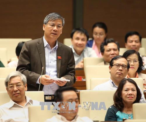 Trả lời chất vấn của đại biểu Nguyễn Anh Trí (Hà Nội) liên quan đến vấn đề kinh tế-xã hội, an ninh quốc phòng, toàn vẹn lãnh thổ khi hình thành 3 đặc khu kinh tế Vân Đồn, Bắc Vân Phong, Phú Quốc trong tương lai, Phó Thủ tướng Vương Đình Huệ cho biết, hiện dự luật về 3 đặc khu đang được thảo luận và sẽ tính toán tống thể lợi ích, thu hút đầu tư, quan hệ giữa kinh tế với quốc phòng, an ninh... Nhưng việc hành thành các đặc khu, như mô hình của thế giới thì đó là nơi phải tạo ra sự tăng trưởng, và đó là nguyên tắc. 