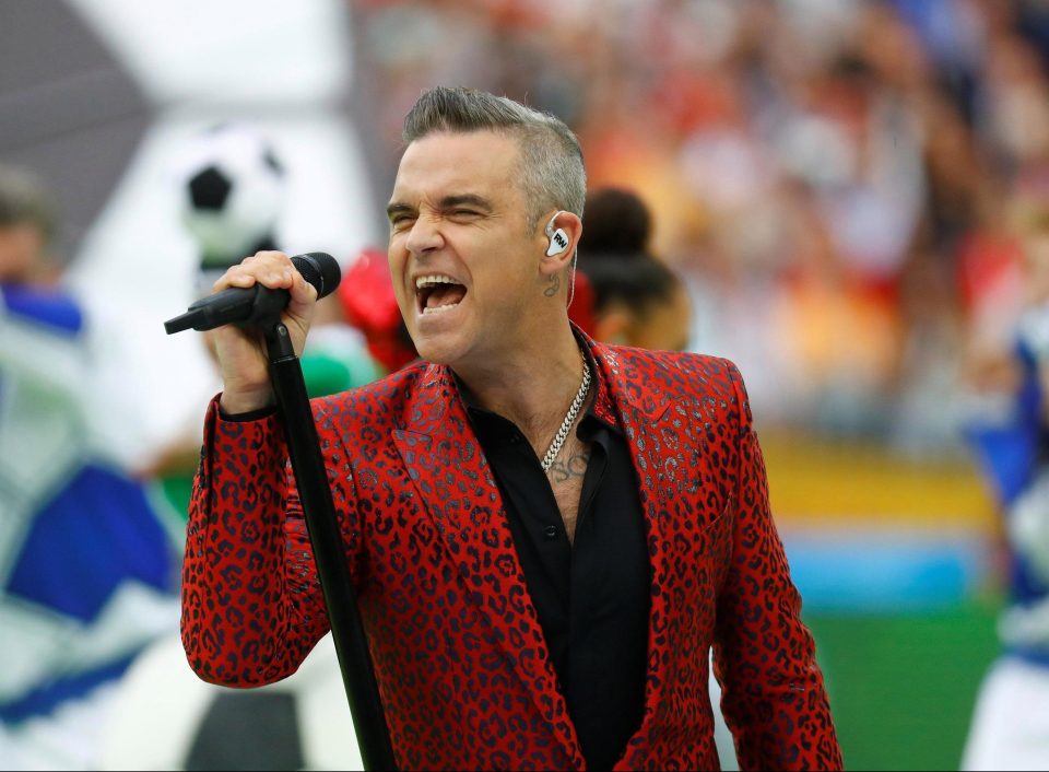 Robbie Williams biểu diễn ca khúc thứ ba trong lễ khai mạc World Cup 2018. Cùng với tiếng nhạc và giọng ca của anh, các vũ công đại diện cho 32 đội tuyển tiến ra sân Luzhniki.