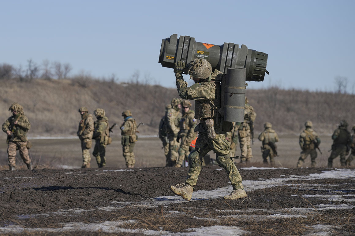 Vũ khí hạng nặng đổ vào Ukraine, chạy đua trước trận chiến ở Donbas