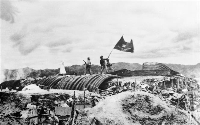 Kỷ niệm 65 năm Chiến thắng Điện Biên Phủ: Chiến thắng Điện Biên Phủ là một trong những đỉnh cao của sự quyết tâm và sự kiên cường của dân tộc Việt Nam. Nhìn vào hình ảnh này, bạn sẽ hiểu được giá trị tinh thần của những người lính đã hy sinh, chiến đấu để giành lại tự do cho đất nước. Chiến thắng này đã chứng minh rằng Việt Nam là một dân tộc vĩ đại và sẵn sàng chiến đấu cho sự độc lập và tự do.