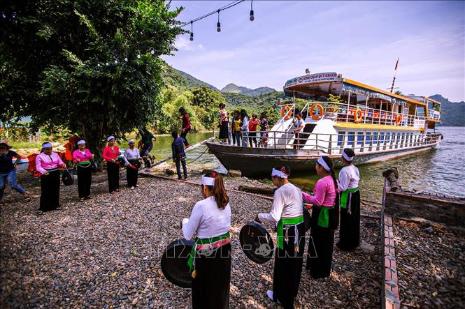 Du lịch cộng đồng góp phần bảo tồn, phát huy bản sắc văn hóa Việt ...