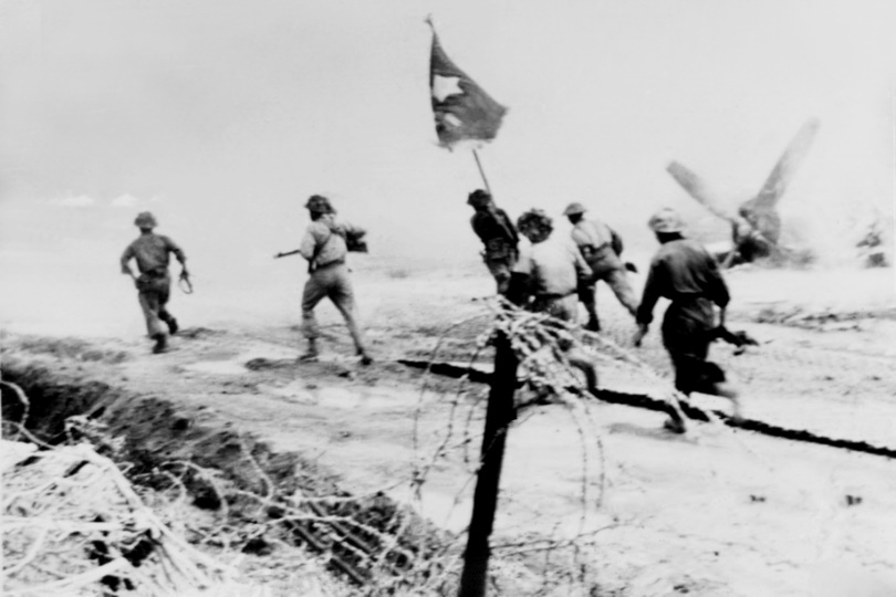 Lá cờ quyết chiến tượng trưng cho dũng khí và chính nghĩa của dân tộc Việt Nam. Hãy cùng ngắm nhìn những hình ảnh về lá cờ quyết chiến để tưởng thưởng và trân trọng những giá trị về lịch sử và dân tộc mà lá cờ mang đến.