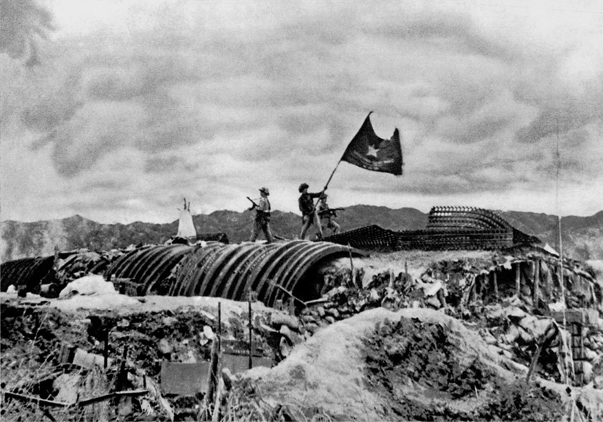 Chi tiết lịch sử của hình ảnh lá cờ việt nam chiến thắng trong chiến tranh