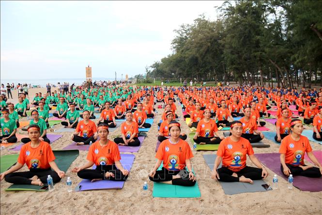 Trên 500 người đồng diễn Yoga tại Ngày quốc tế Yoga lần thứ 8 ...