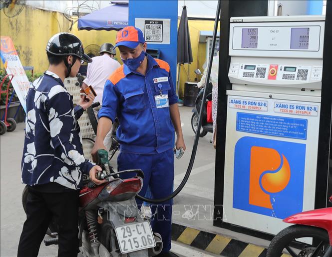 Tin Kinh tế: Chuyên gia Nguyễn Bích Lâm: Giá xăng dầu giảm sẽ thúc đẩy tăng trưởng kinh tế