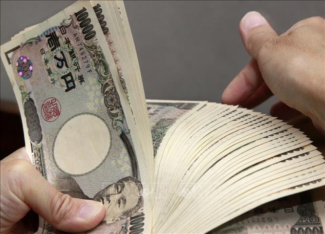 Đồng yen Nhật Bản vừa đạt ngưỡng hỗ trợ 150 yen/USD. Hãy xem qua hình ảnh tiền yên nhật để hiểu rõ hơn về giá trị và vai trò đồng tiền này trong thị trường tài chính quốc tế. Các mẫu tiền cực kỳ đẹp mắt và thông tin hữu ích sẽ khiến bạn thích thú.