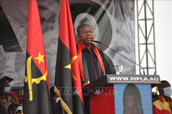 Với sự nhậm chức Tổng thống Angola lần thứ hai của ông João Manuel Gonçalves Lourenço, người dân Angola đã đón nhận một lãnh đạo mới, trẻ tuổi và đầy nhiệt huyết. Ông đã hứa phát triển kinh tế Angola, nâng cao chất lượng cuộc sống của người dân và đẩy mạnh chống tham nhũng. Chúng ta hy vọng rằng với sự lãnh đạo của ông Lourenço, Angola sẽ đón nhận một tương lai sáng lạn và phồn vinh.