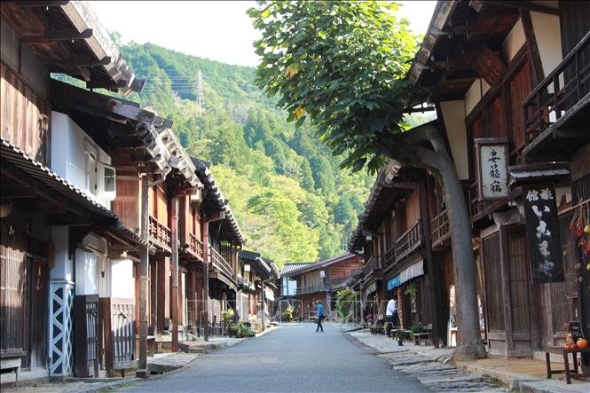 Edo và cổ trấn Magome-juku là những điểm đến du lịch nổi tiếng tại Nhật Bản. Hãy xem hình ảnh liên quan để trải nghiệm những vùng đất đẹp và lịch sử của Nhật Bản.