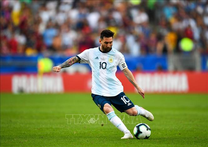 Argentina là một quốc gia có nền bóng đá vô cùng nổi tiếng với các tuyển thủ tài năng. Hãy xem hình ảnh liên quan đến Argentina để trải nghiệm văn hóa bóng đá đặc trưng của quốc gia này.