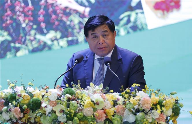 Bộ trưởng Bộ Kế hoạch và Đầu tư Nguyễn Chí Dũng báo cáo kế hoạch triển khai chương trình hành động của Chính phủ. Ảnh: Dương Giang/TTXVN Chú thích ảnh