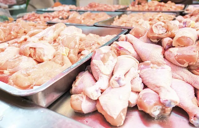 Thịt gà có thể là nguyên nhân gây bùng phát nhiễm khuẩn Salmonella ở nhiều nước | baotintuc.vn