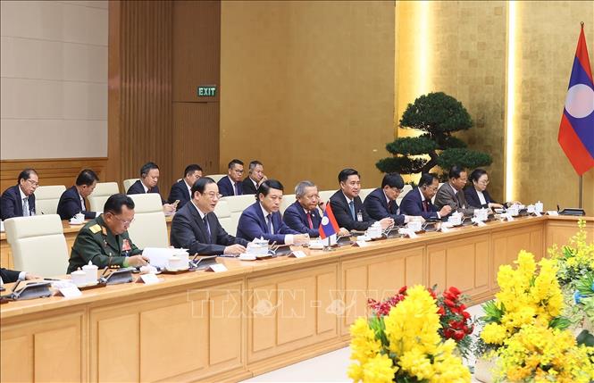 Thủ tướng Lào Sonexay Siphandone và các thành viên đoàn Lào. Ảnh: Dương Giang/TTXVN