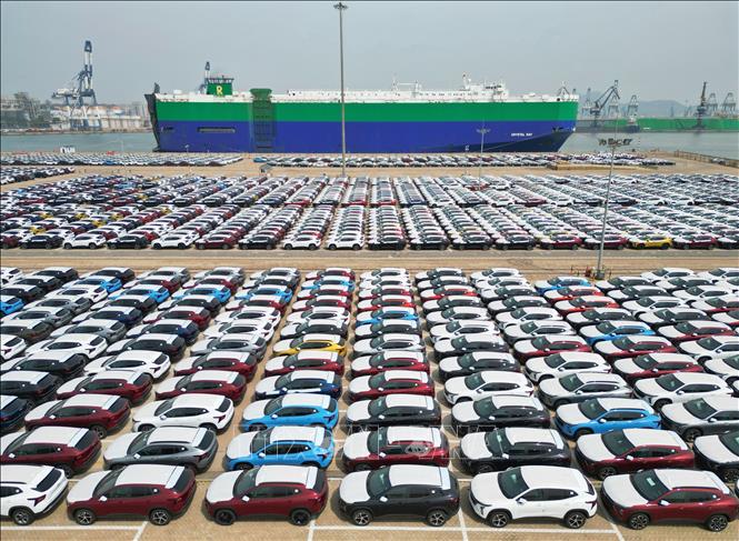 [Điện tử và sống số] Trung Quốc vươn lên thành nhà xuất khẩu ô tô lớn nhất thế giới