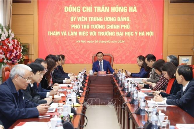 Phó Thủ tướng Trần Hồng Hà làm việc với lãnh đạo trường Đại học Y Hà Nội. Ảnh: Minh Quyết/TTXVN