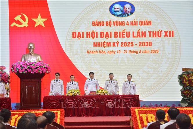 Chú thích ảnh Chú thích ảnh