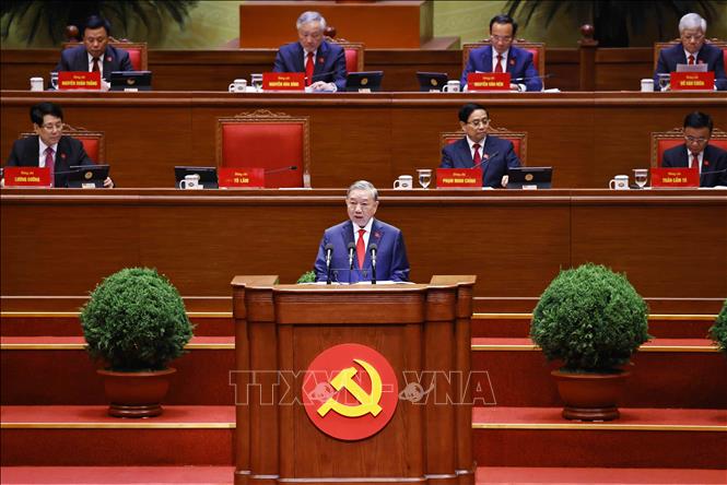 ổng Bí thư Tô Lâm trình bày Báo cáo của Ban Chấp hành Trung ương Đảng khóa XIII về các văn kiện trình Đại hội XIV của Đảng. Ảnh: TTXVN