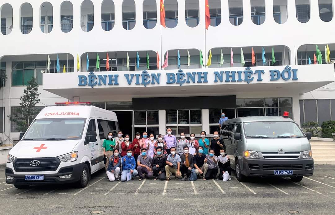 Đoàn y, bác sĩ Bệnh viện Bệnh Nhiệt đới TP Hồ Chí Minh lên đường hỗ trợ tỉnh Sóc Trăng chống dịch COVID-19