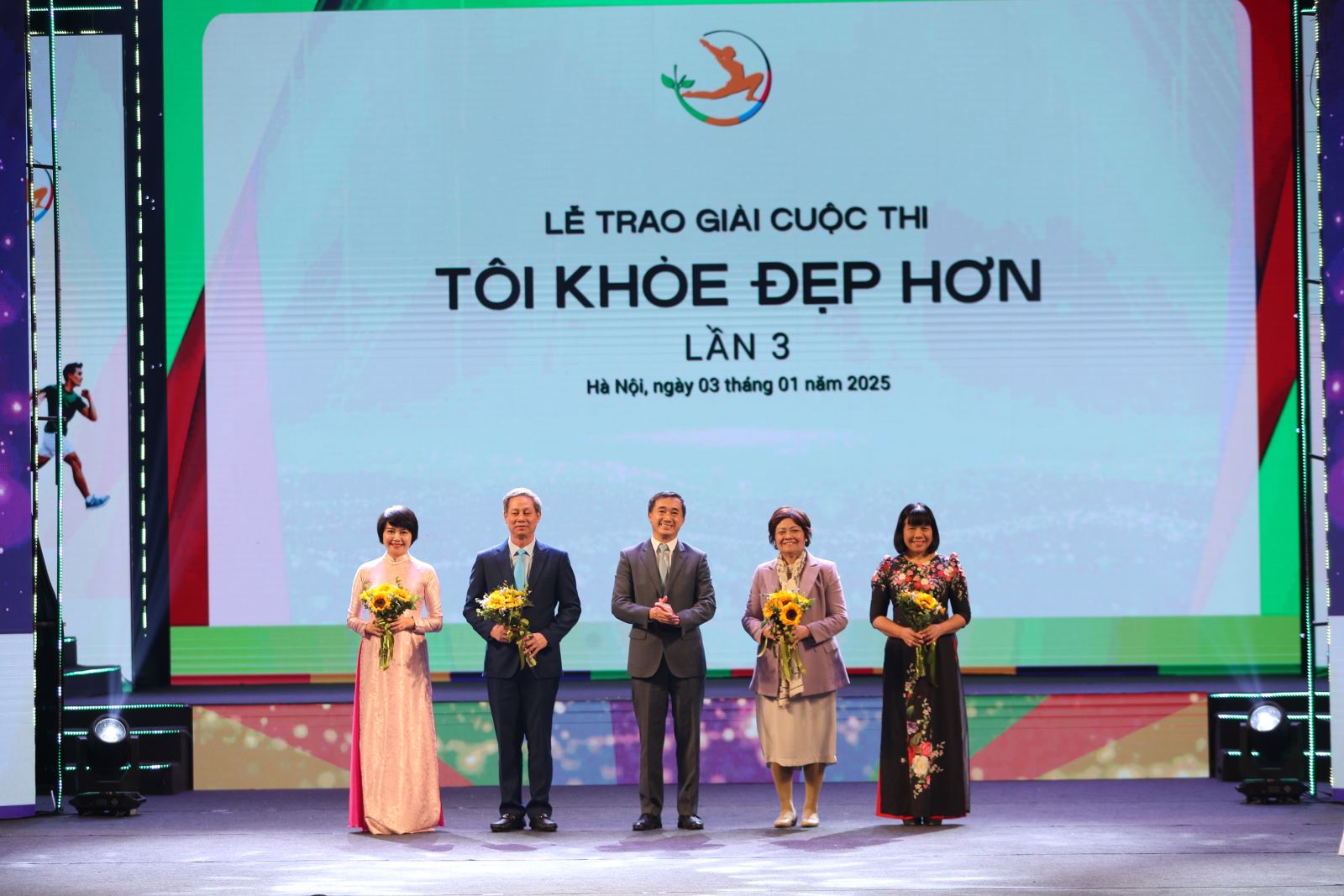 Lễ trao giải cuộc thi “Tôi khoẻ đẹp hơn 2024” vinh danh 12 cá nhân xuất sắc