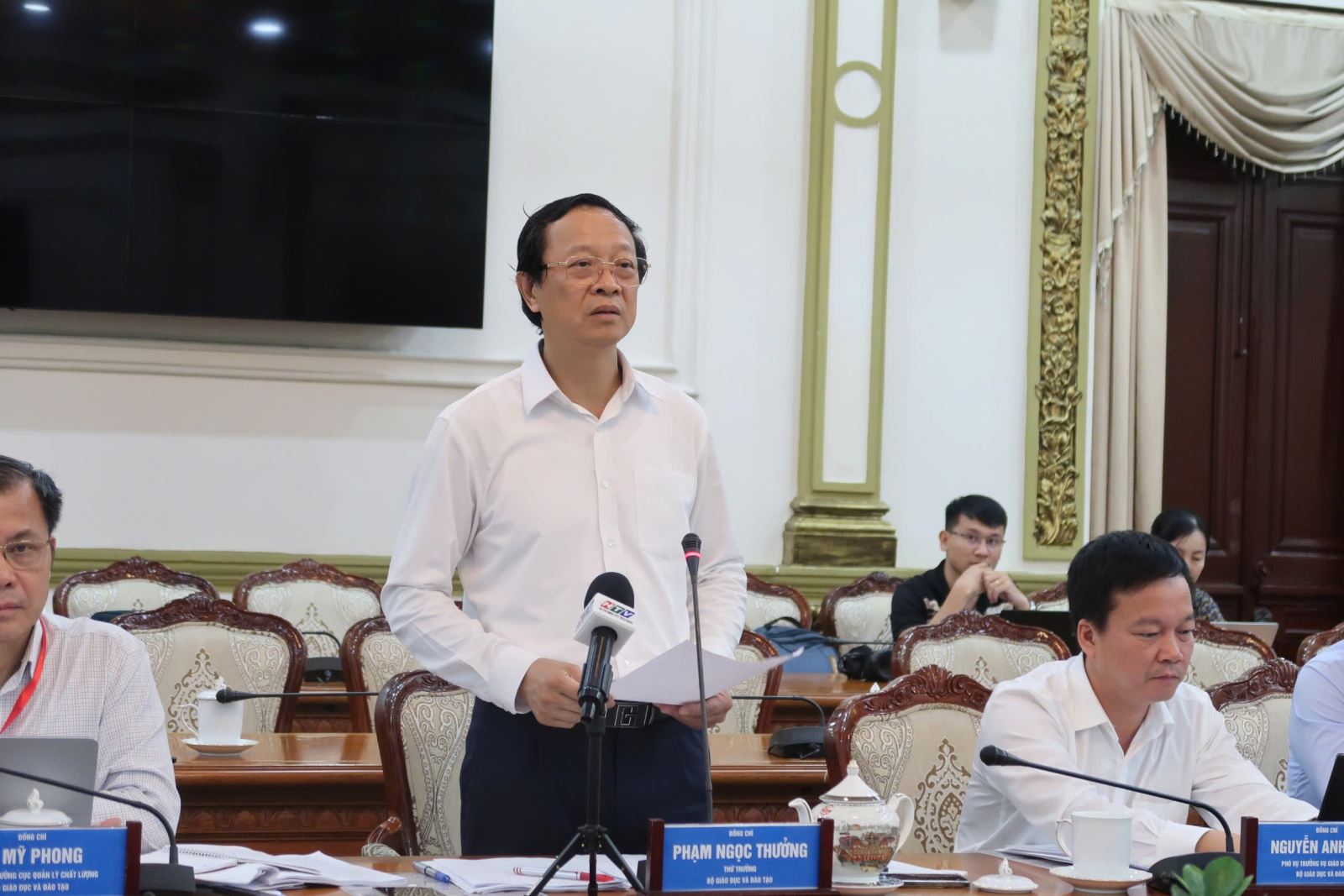 Chú thích ảnh Chú thích ảnh