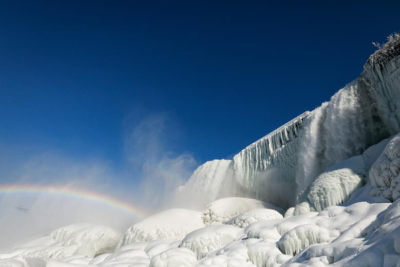 Hình ảnh thác Niagara Falls đóng băng bảy sắc cầu vồng đẹp \'đốn ...