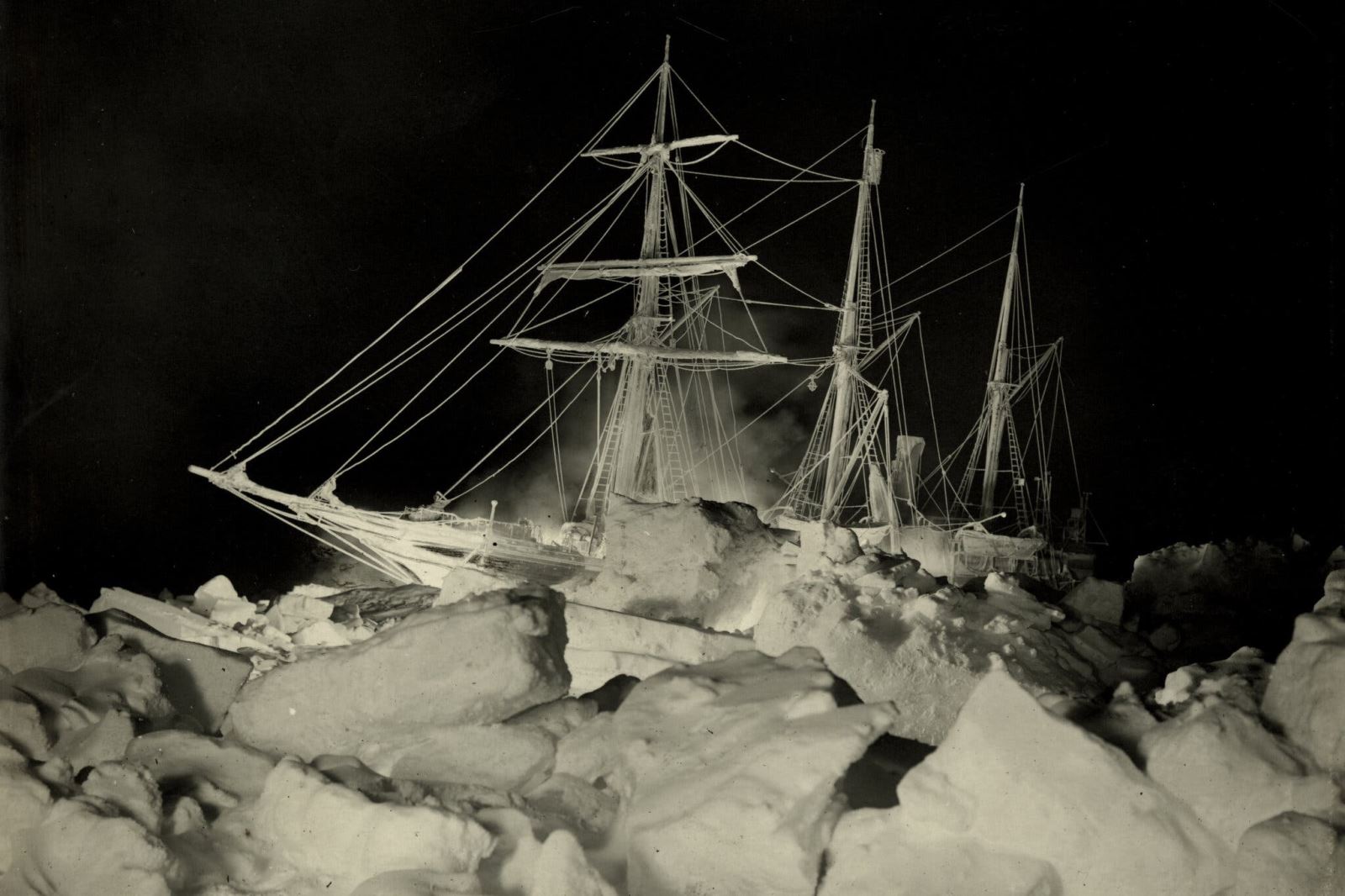 The most famous exploration ship in history on the bottom of the Antarctic sea - Photo 3.