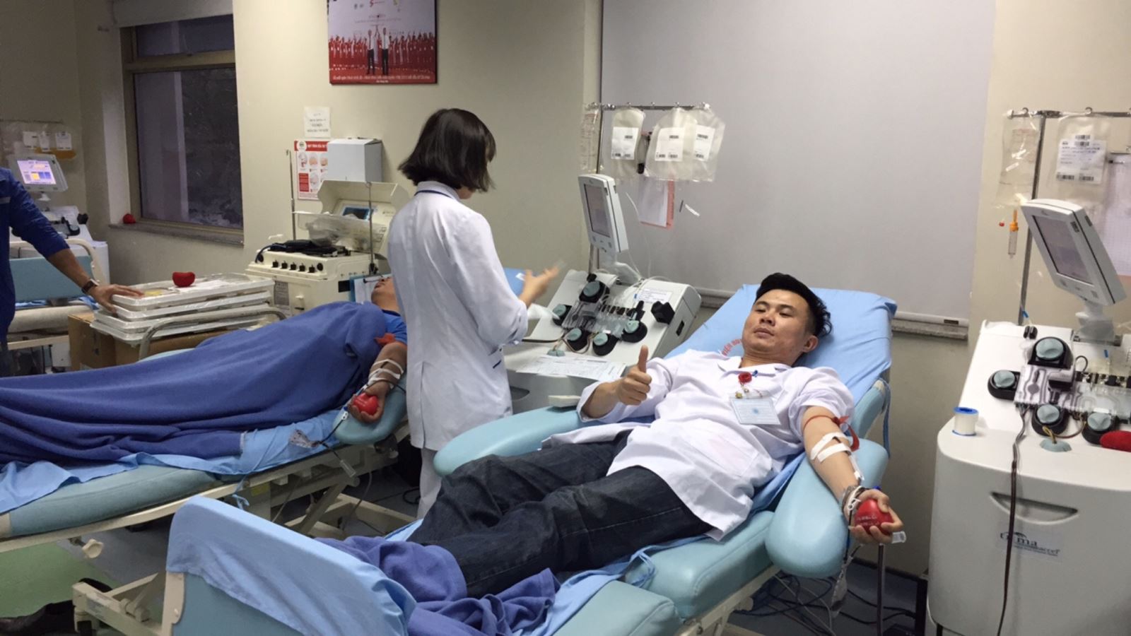 Liệu việc hiển thị kết quả hiến máu có bao gồm xét nghiệm sức khỏe từ gói quà tặng không? 
