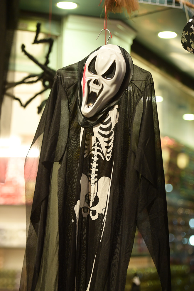 Tìm hiểu về các loại đồ hóa trang Halloween kinh dị để vừa giải trí vừa làm cho bạn đáng sợ hơn trong đêm Halloween sắp tới. Các hình ảnh mô tả các chi tiết tinh tế của các loại trang phục trang điểm kinh dị nên là điều bạn không thể bỏ qua!