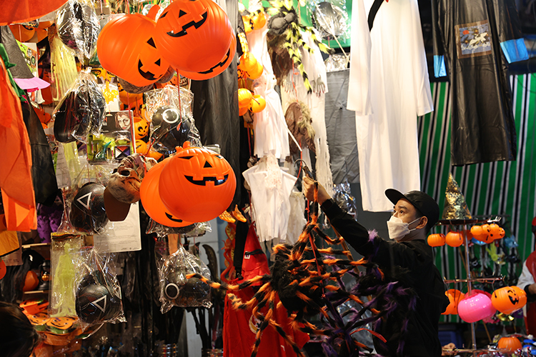 Những Bộ Hóa Trang Ám Ảnh Đến Rùng Rợn: Halloween Ngày Xưa Kinh Dị Hơn Giờ  Gấp Nhiều Lần - YBOX