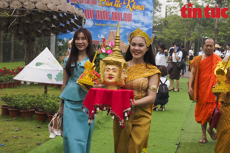 เทศกาล Chol Chnam Thmay ของชาวเขมรในกรุงฮานอย