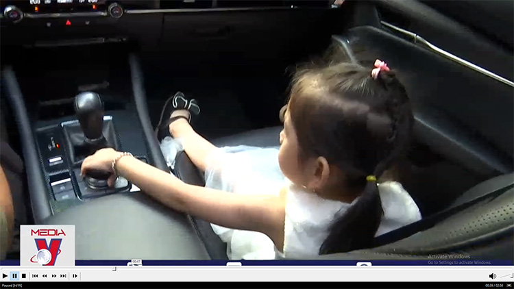 Đề xuất cấm trẻ dưới 10 tuổi ngồi hàng ghế trước là cần thiết | baotintuc.vn