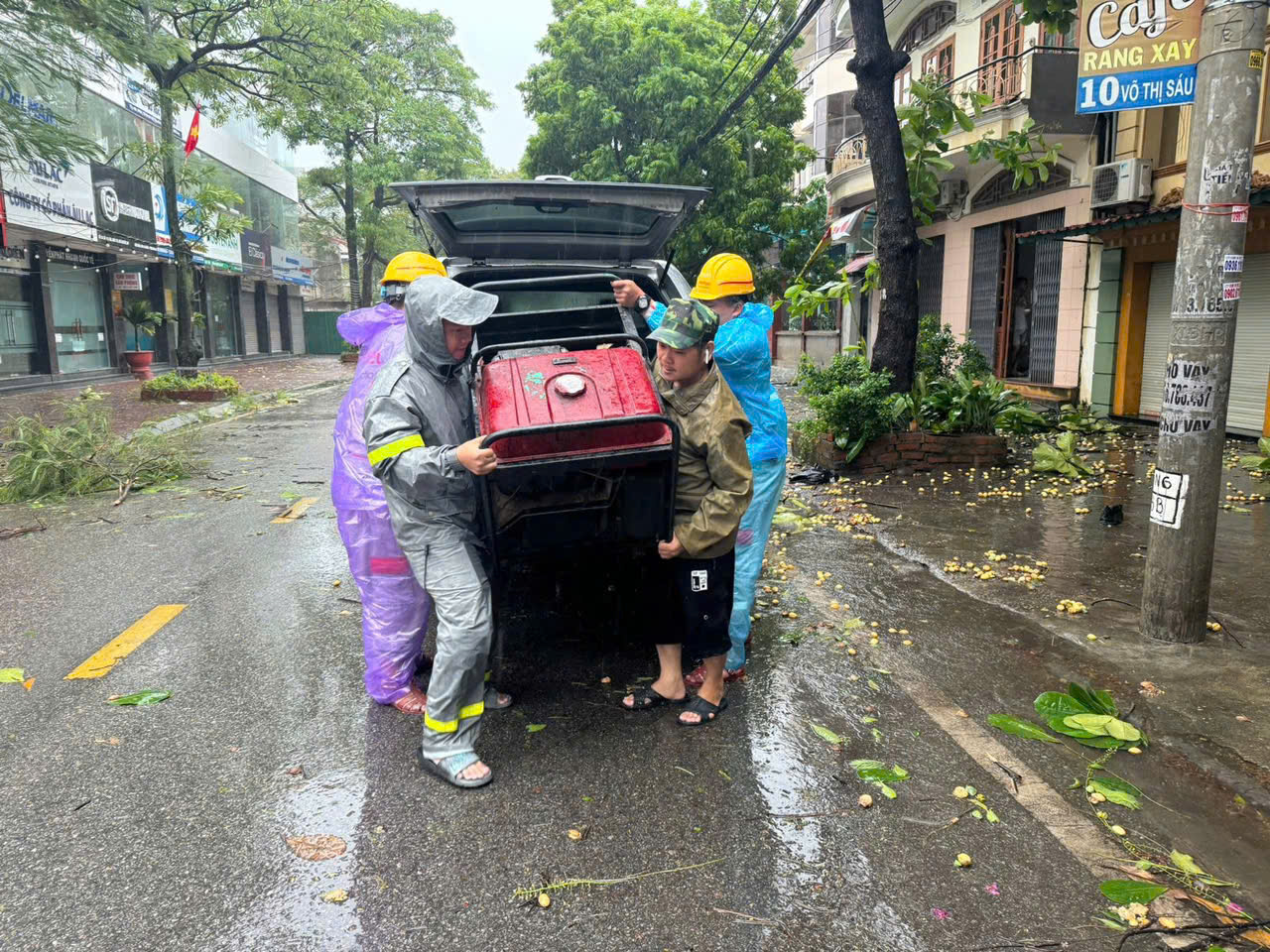 Nhà mạng tăng tốc ứng cứu thông tin do ảnh hưởng ‘siêu bão’ Yagi