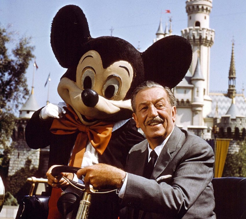 Chào mừng bạn đến với thế giới của chú chuột Mickey - một nhân vật nổi tiếng trên toàn thế giới với tính cách đáng yêu và vui nhộn. Hãy cùng chúng tôi khám phá thêm về con chuột Mickey và đón xem các hình ảnh về chú ấy nhé!