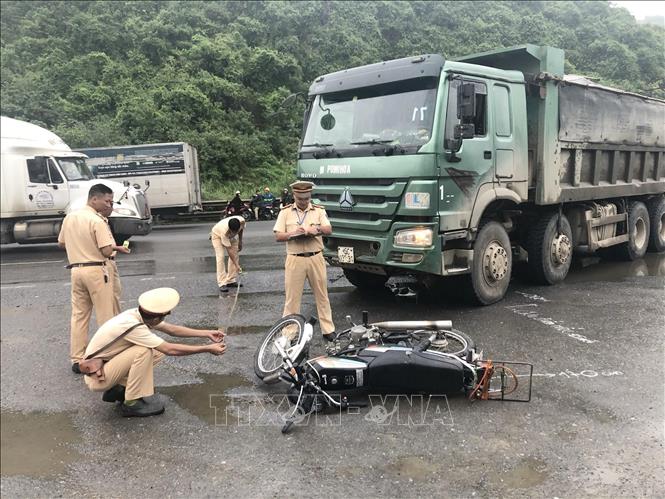 Hai người nước ngoài bị tai nạn giao thông tại Tam Điệp, Ninh Bình ...