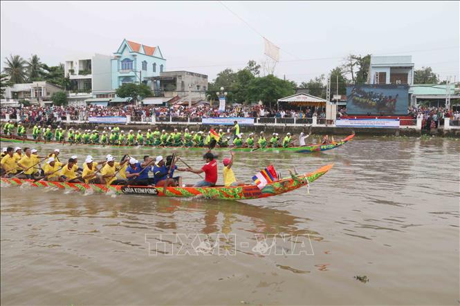 Giải đua ghe Ngo tỉnh Trà Vinh mừng lễ hội Ok Om Bok năm 2019