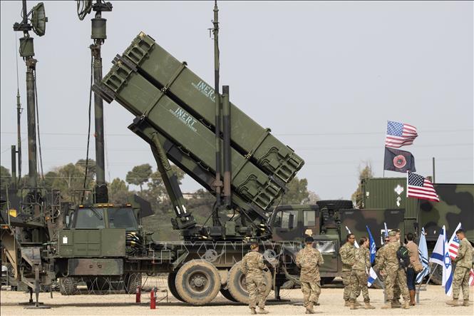 Mỹ - tên lửa Patriot - Kuwait: Tên lửa Patriot của Mỹ đã kết hợp với Kuwait để bảo vệ quốc gia khỏi các mối đe dọa bên ngoài. Các bộ đội của Kuwait đang trang bị vũ khí hiện đại nhất để đối phó với các tình huống khẩn cấp. Hãy xem bức ảnh này để hiểu rõ hơn về cách mà Kuwait đang đối phó với an ninh quốc gia.